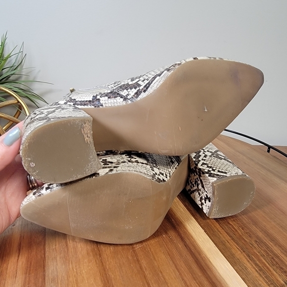 Sugar Evvie Snakeskin Print Boots Size 7 - Picture 10 of 14